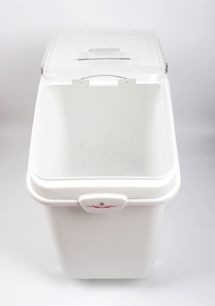 12693604957_1818661902