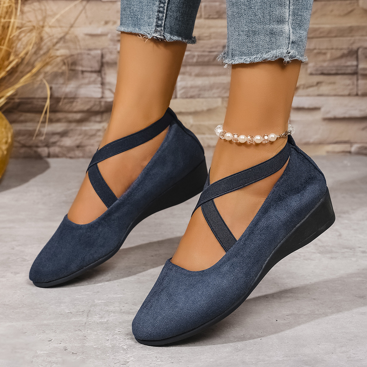In-Stock Cross-Border New Spring and Autumn European and American Style Large Size Pointed Toe Wedge Shoes Women's Loafers Sports Casual Shoes for Women