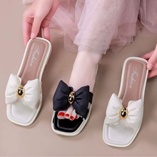 �ļ��¿������Ůʿ����Ь�⴩��������ƽ��ʱ�оӼһ�����Ь����