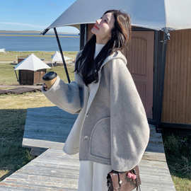 实拍灰色宽松连帽双面呢羊毛外套女2026冬季新款高级感显瘦简约短