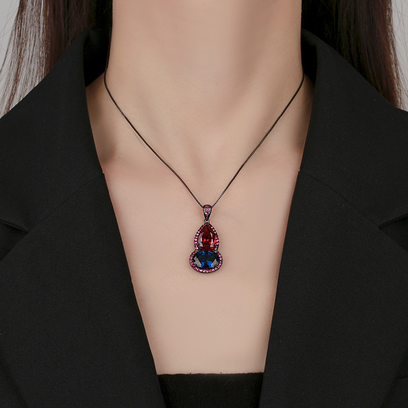 2025 otoño e invierno nuevo estilo Zhuang Shengsheng joyería simulación corindón oro negro retro calabaza colgante collar piedra principal 10*14