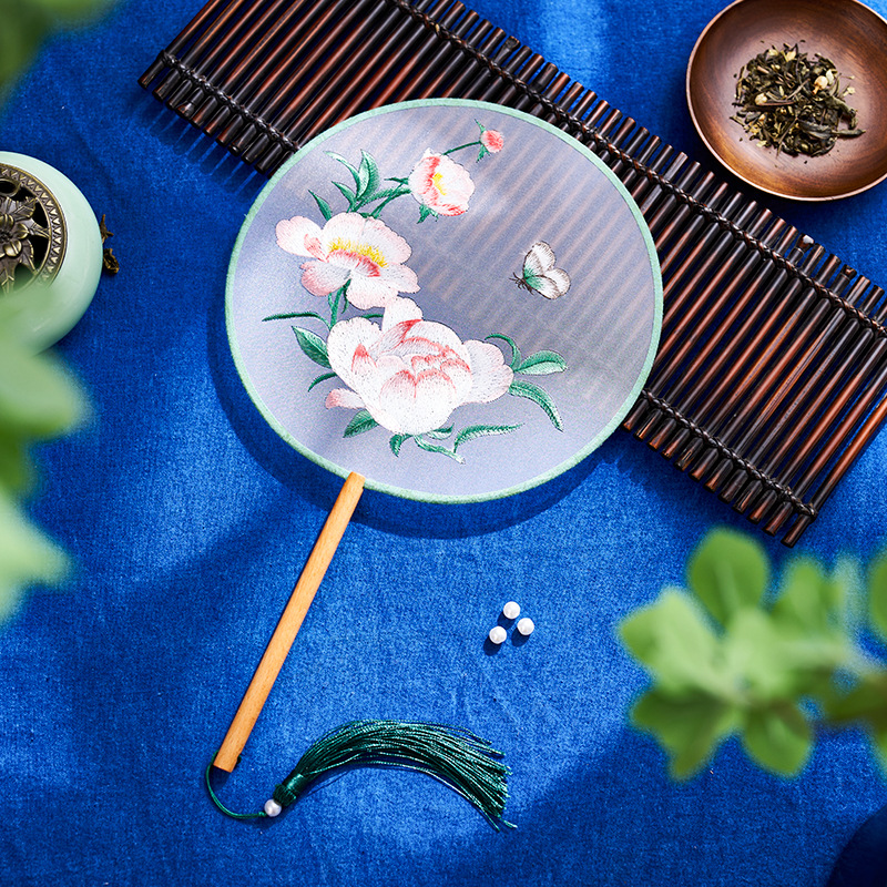 Abanico de grupo Bordado de estilo antiguo Abanico clásico Bordado de estilo chino Fairy Qi Mujer Hanfu Cheongsam Traje antiguo Abanico de baile pequeño de verano
