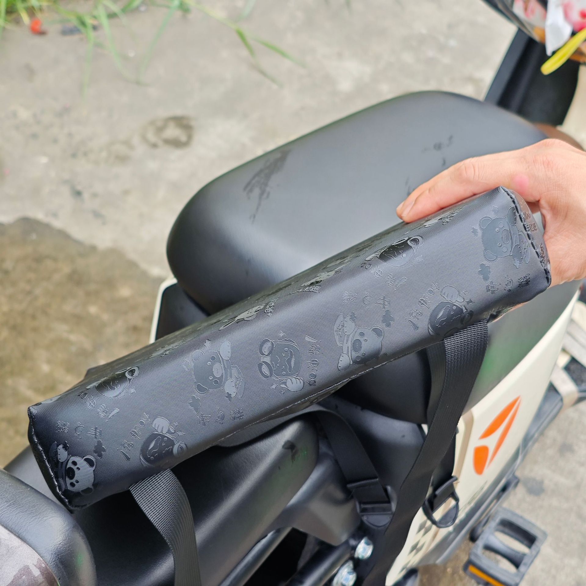 New National Standard Segmented Electric Vehicle Elevated Shock Absorbing Cushion Cover Battery Car Rear Seat Thickened Sunscreen Waterproof Soft Cushion