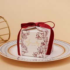 フランス式の結婚の喜糖箱の花卉のロマンチックで贅沢な屋外の芝生の結婚式の喜糖箱のギフトボックスの空箱の包装