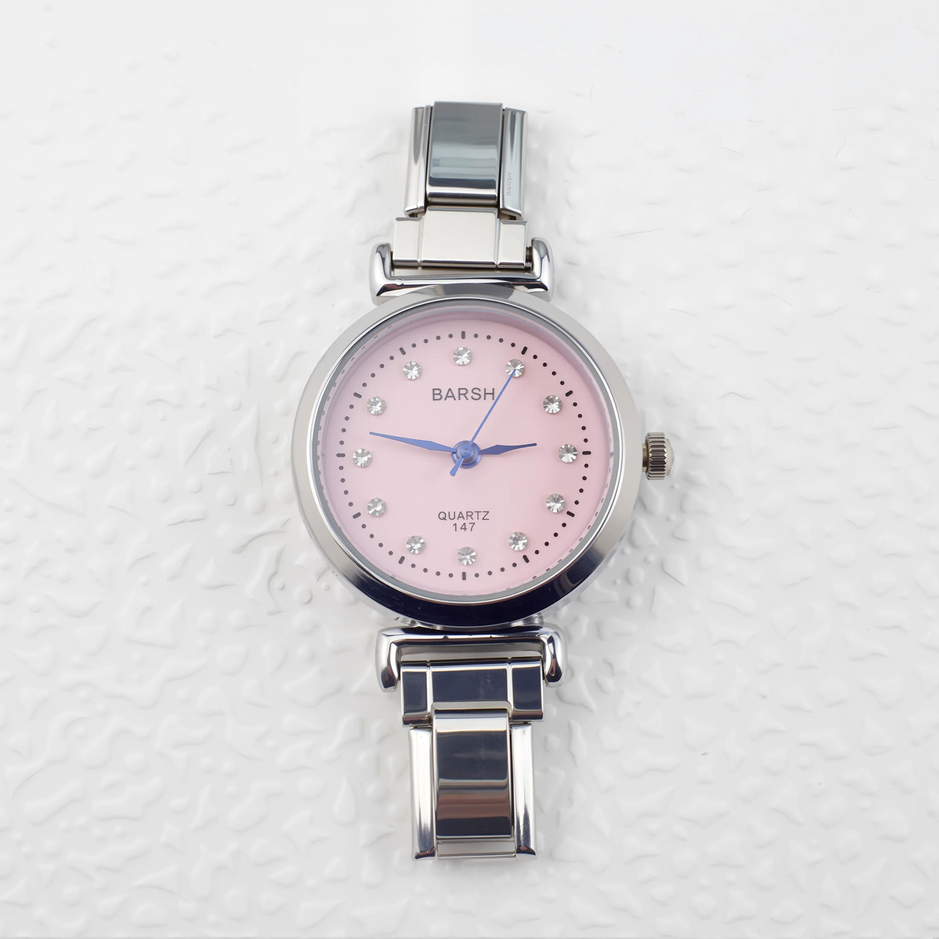 人気モジュールのチェーン時計女性石英時計卸売り欧米のブレスレットには、DIY腕時計がセットされています