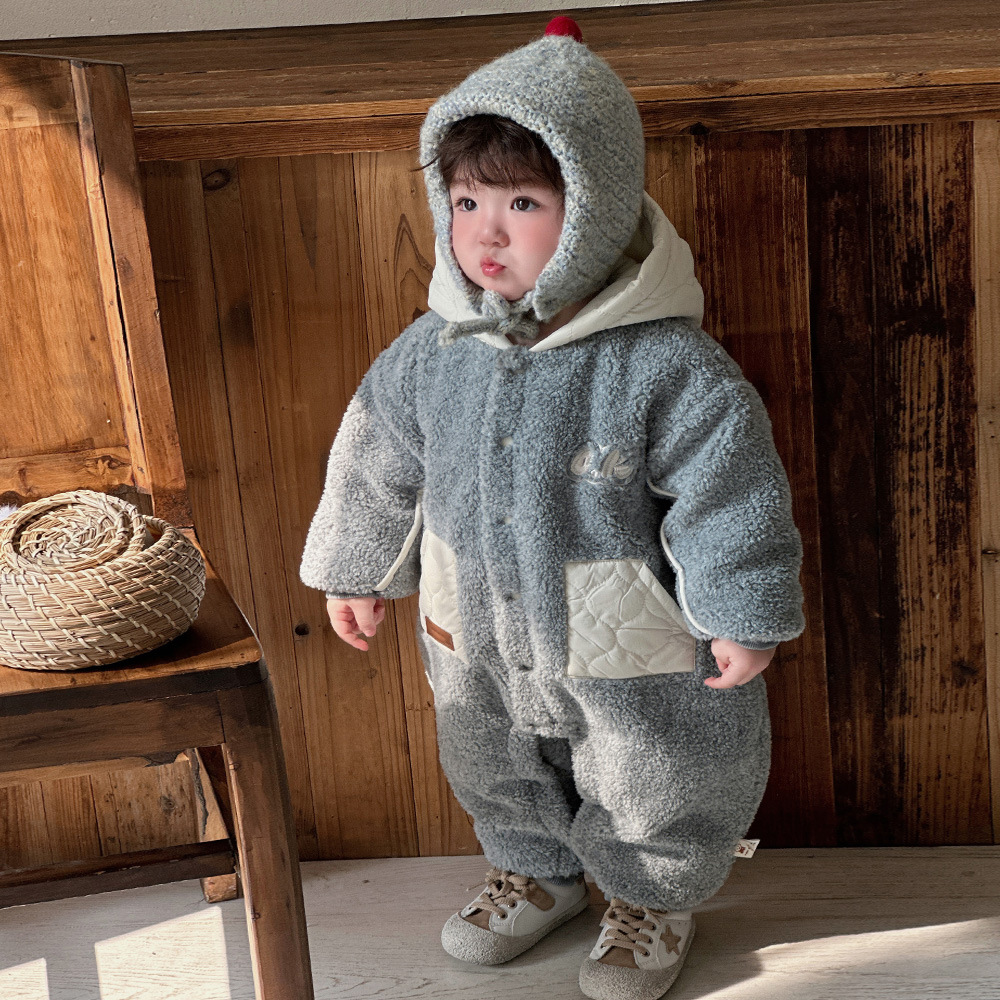 2024 nueva versión de ropa para niños coreanos ropa de invierno para bebés mampara acolchada bebé lindo súper lindo y grueso mono cálido