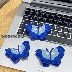 Hand-knitted blue butterfly pin accessory bag, a souvenir from Zhang Jie's concert, finished product.