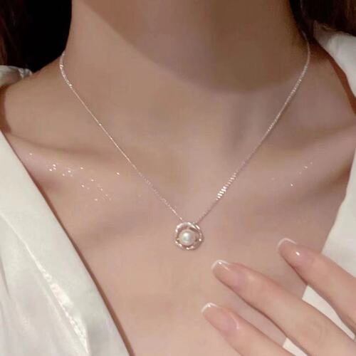 Japanese and Korean Minimalist Pearl Necklace for Women, Unique Design, High-End Geometric Pearl Titanium Steel Necklace Accessory for Wholesale