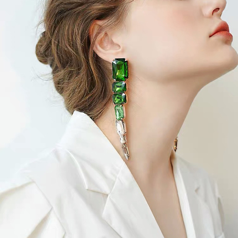 50g Weight Artificial Gemstones Inlay Material Earrings Classification Alloy Material Water Droplets Pattern Women'S Gender Plating Design Fashion Style White, Pink, Green Color Fashion Inlay Glass Rhinestone Geometric Gem Long Alloy Earrings 无