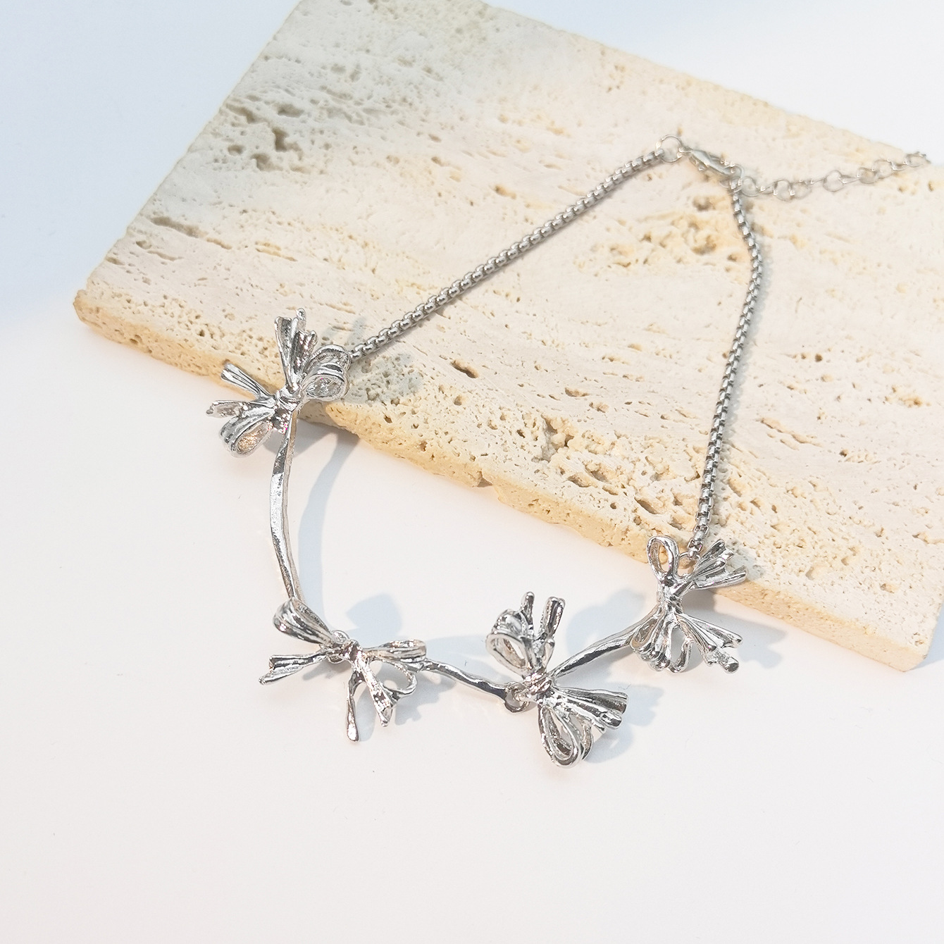 Women's Gender Elegant Bow Knot Zinc Alloy Chain-free Choker Wholesale