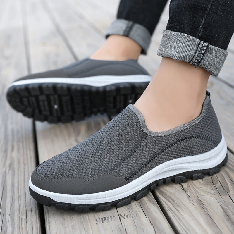 2022 summer men's sports shoes loose, light, breathable, one foot lazy shoes, casual mesh fashion men's shoes