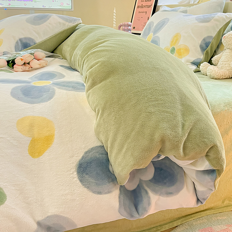 Invierno engrosado y cálido de terciopelo de leche de cuatro piezas conjunto 2025 nuevo pequeño fresco de coral sábanas cubiertas de cama