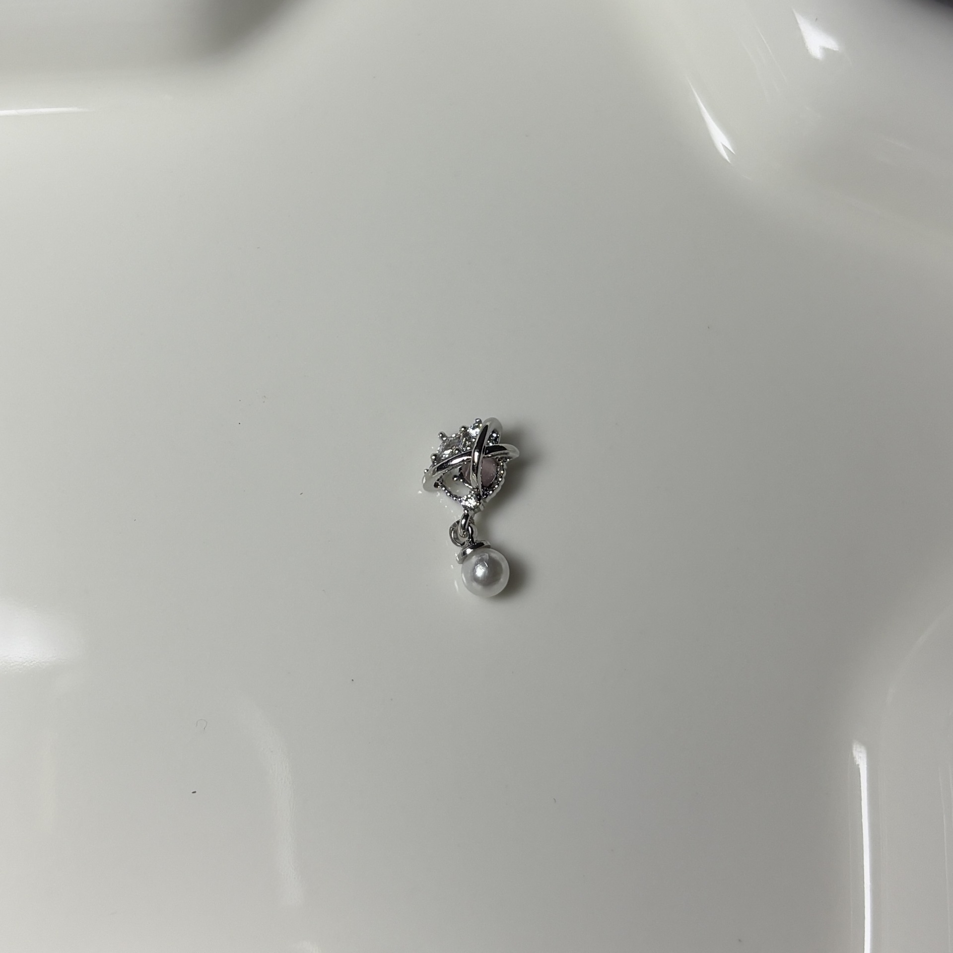 16G labret stud size and finish detail