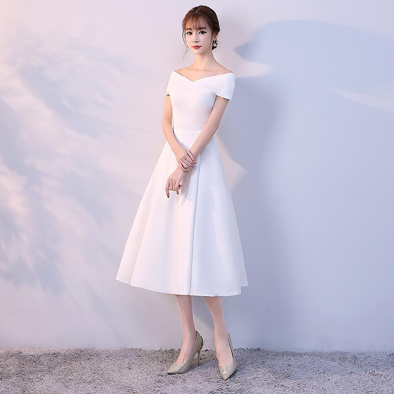 White evening dress female banquet elegant socialite light luxury niche high-end off-shoulder dress performance 2024 engagement