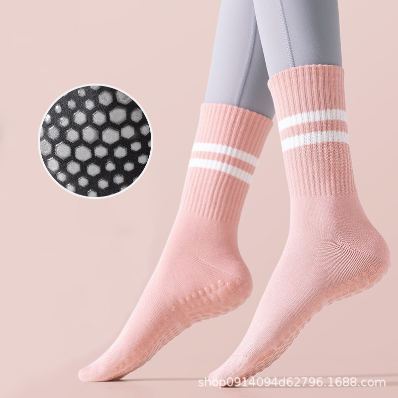 Calcetines de yoga nuevos de otoño para mujer, calcetines de algodón hasta la pantorrilla, calcetines deportivos de tubo medio corto con silicona antideslizante, calcetines de suelo blancos y negros