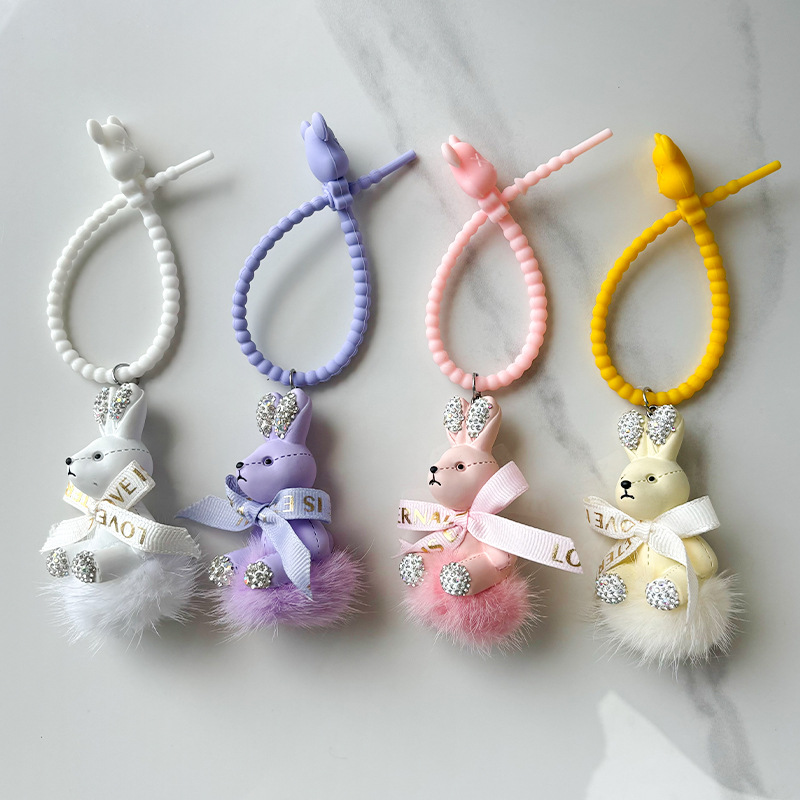 Colgante pequeño conejo llavero de automóvil arco colgante de pelo de visón delicada máquina de garra de dibujos animados pequeño colgante de regalo