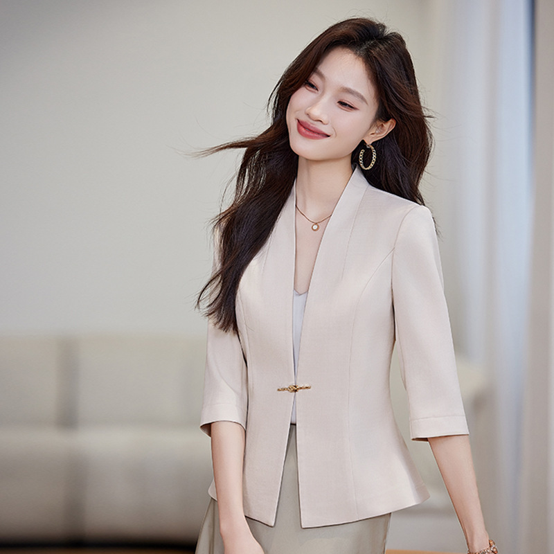 2026 Spring/Summer Niche Satin Blazer for Women, Slim-Fit Short Style, Elegant and Versatile