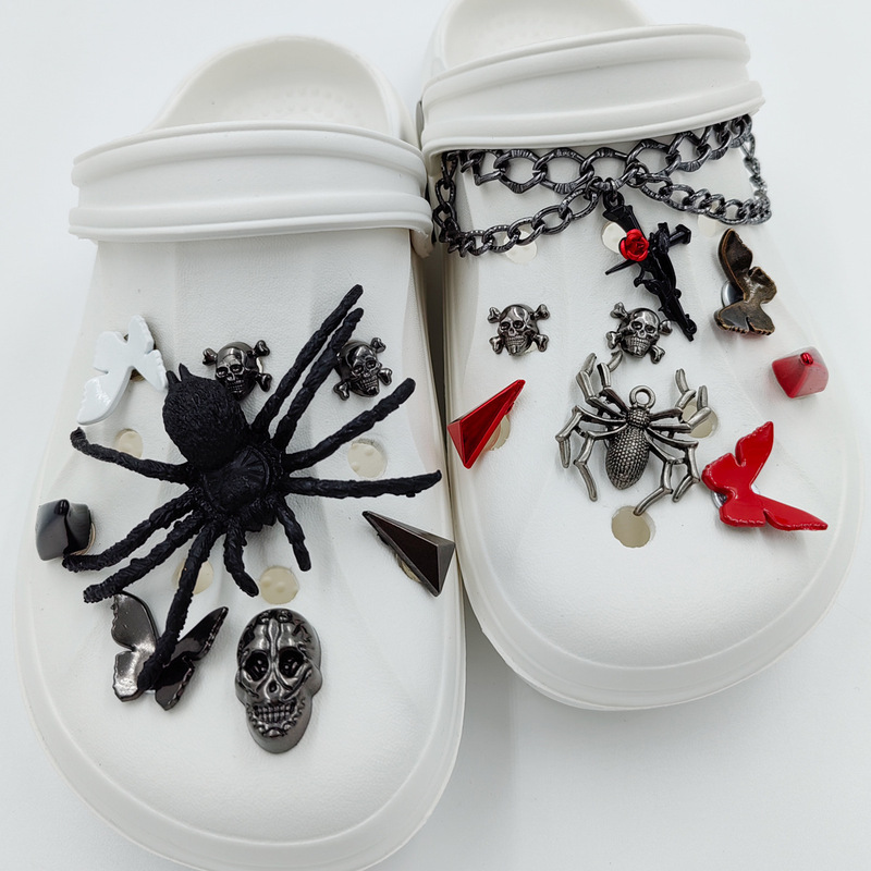 New Halloween-Themed Clog Shoe Accessories Spider Black and Red Series Garden Shoe Buckle Decorations Buckle Chain