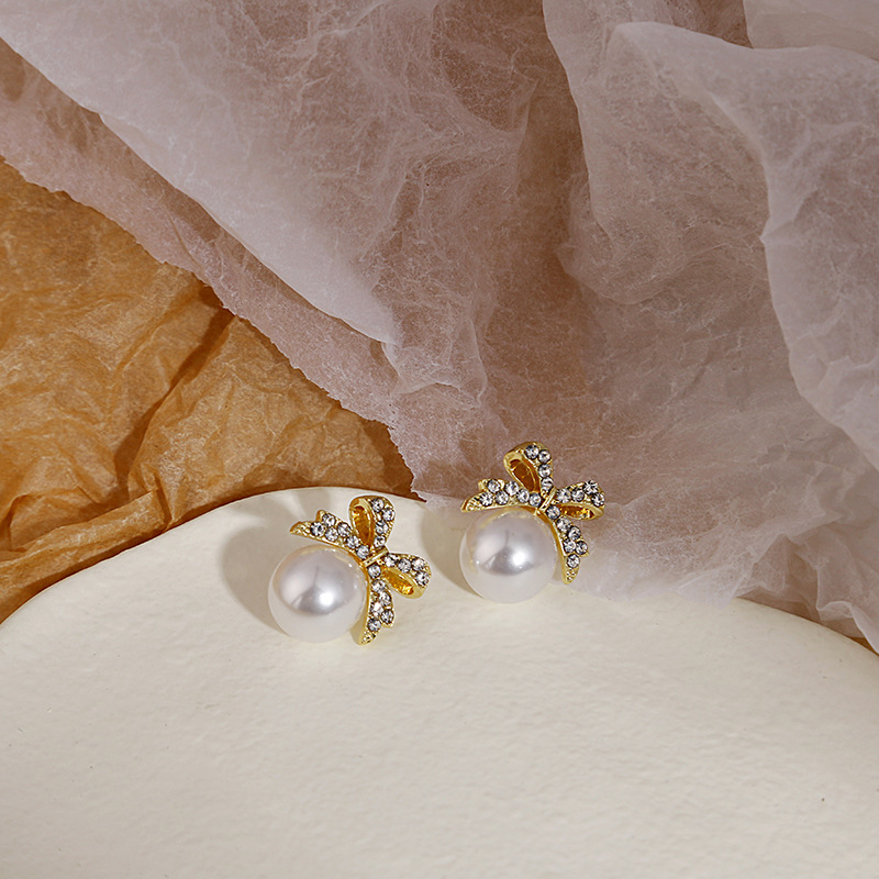 Women's Sweet Bow Knot Alloy Rhinestones Earrings Pearl Metal Diamond Stud Earrings display picture 4