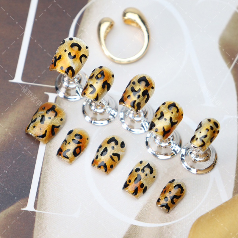European and American Cross-Border Acrylic Wearable Nails with Gradient Animal Leopard Print, Autumn and Winter Caramel Color, Brightening Phototherapy Nail Patches, Short Style