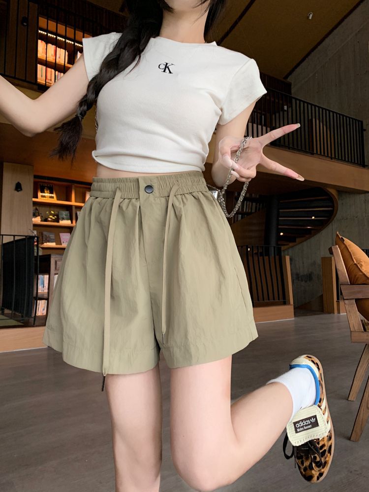 카키색