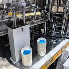 一次性发泡烟灰缸生产线厂家带灭烟砂水晶带灭烟沙烟灰缸设备