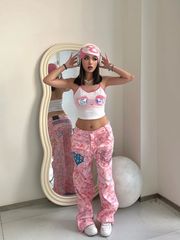 アメリカのレトロなギャルのピンクの迷彩の熊の直筒のジーパンの女性の国の潮の重工の刺繍の高い街のヒップホップズボン
