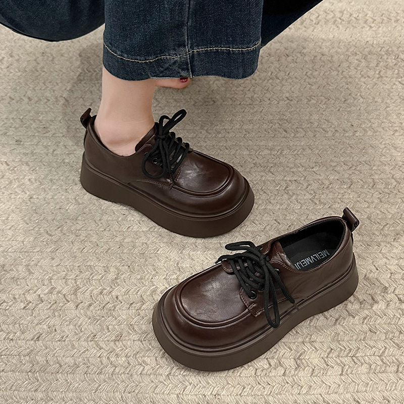 Zhuoshi estilo bizcocho zapatos de cuero de suela gruesa zapatos de mujer 2025 primavera nuevo estilo negro con cordones zapatos casuales estilo británico