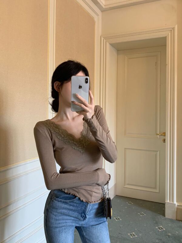 レースの深いVネックのインナーシャツ、女性用秋冬2025新作、タイトな長袖Tシャツ、純粋な魅力の茶道インナーウェア|undefined