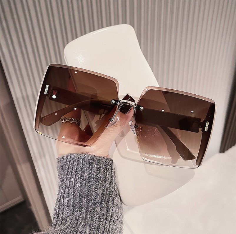Glasses solar-powered