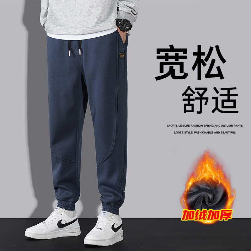 Темно -синий и бархатный