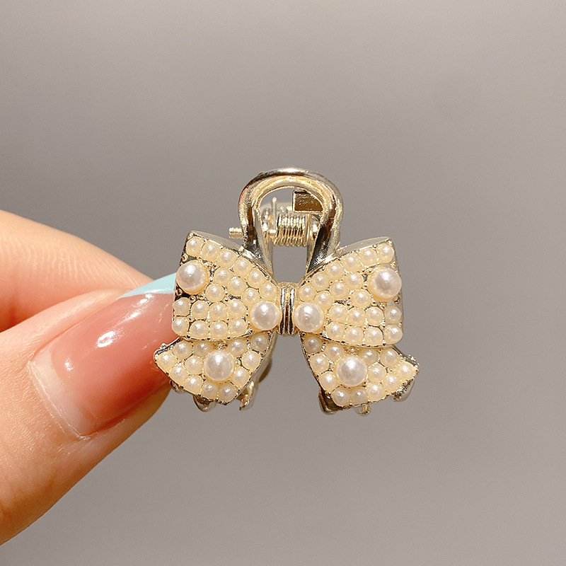 Exquisito clip pequeño clip de flequillo lateral de diamantes de imitación de perlas femeninas nuevo mini clip de tiburón de medio lazo horquilla tocado