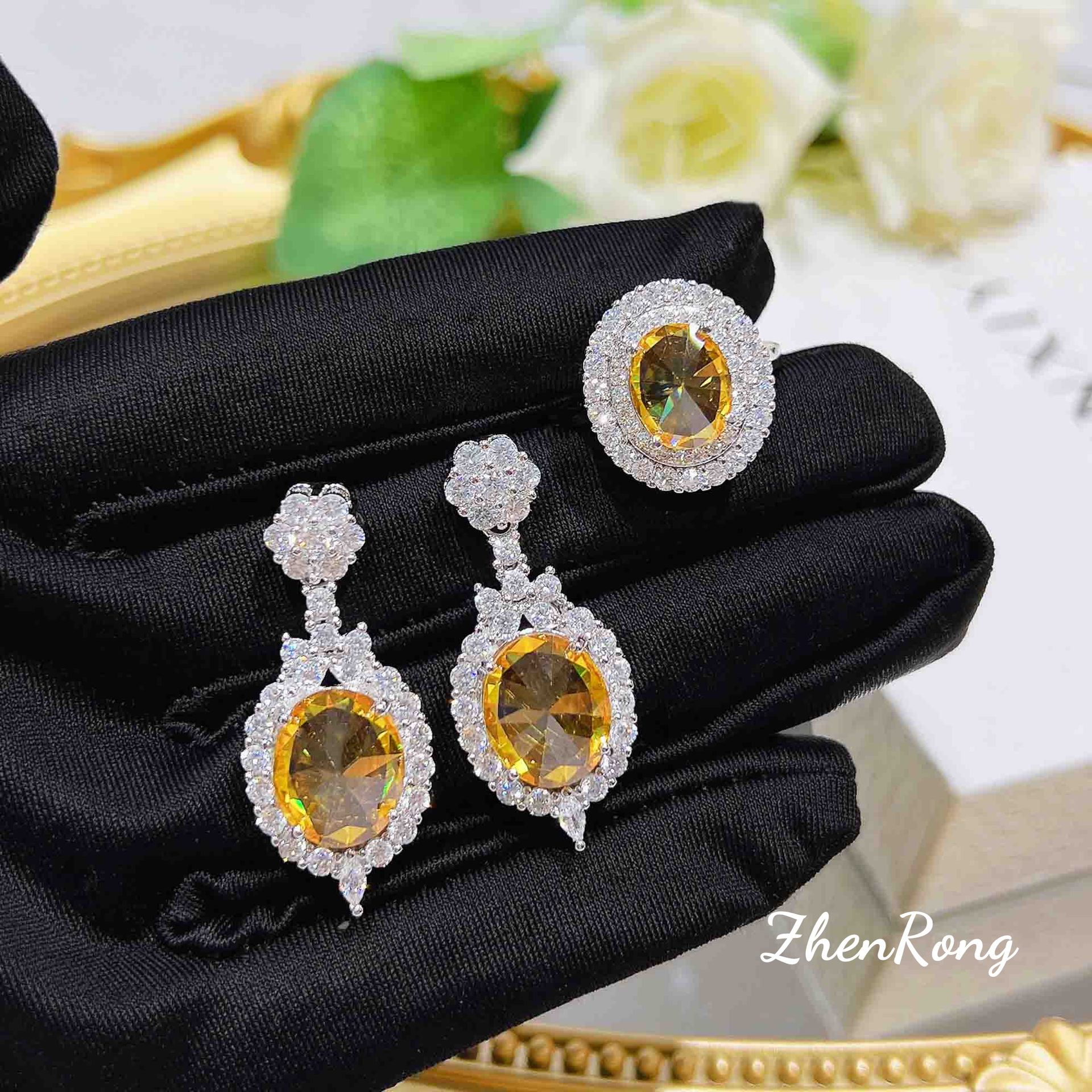 Súper Hada temperamento creativo collar anti-incrustaciones hembra brillante amarillo diamante aretes anillo abierto pull pulsera colorido tesoro conjunto de cuatro piezas