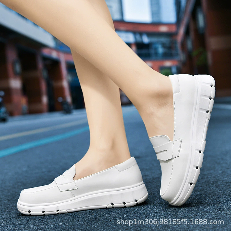 Женские туфли для медсестер, мягкая подошва, дышащие, нескользящие, осенне-зимние, не утомляющие ноги, белые туфли на толстой подошве, увеличивающие рост для медицинского персонала.