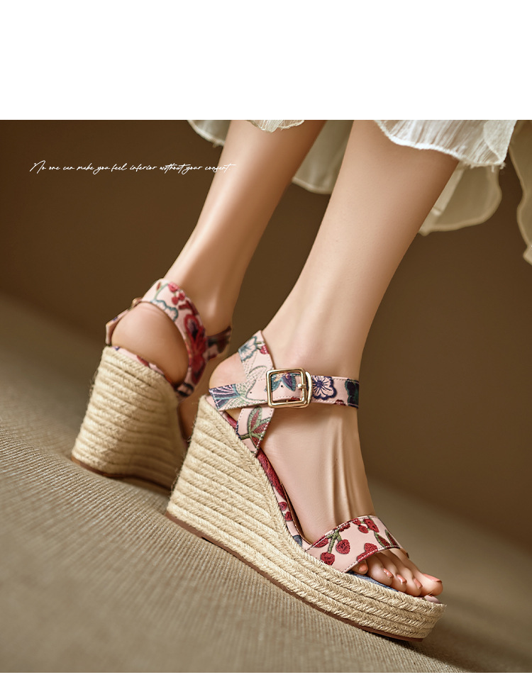 Sandal cao gót nữ hở mũi phong cách Bohemian, đế xuồng đan rơm, quai ngang khóa cài, họa tiết hoa — Xanh trắng, màu hồng nhạt chi tiết 7