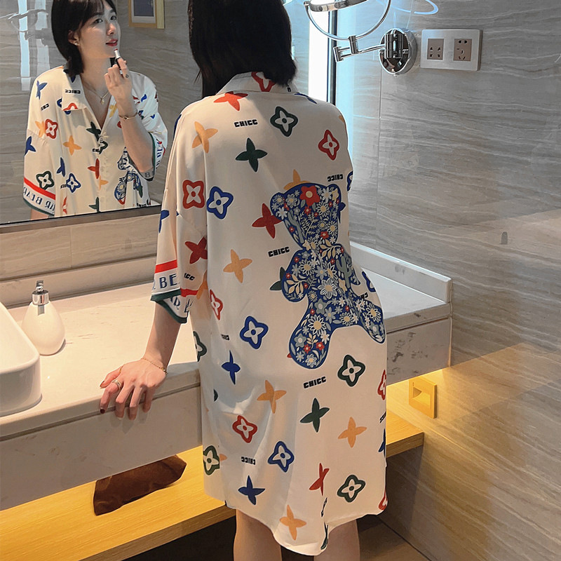 Pajamas de seda de imitación vestido de mujer dulce caricatura oso hielo seda casa camisa pijama vestido en vivo