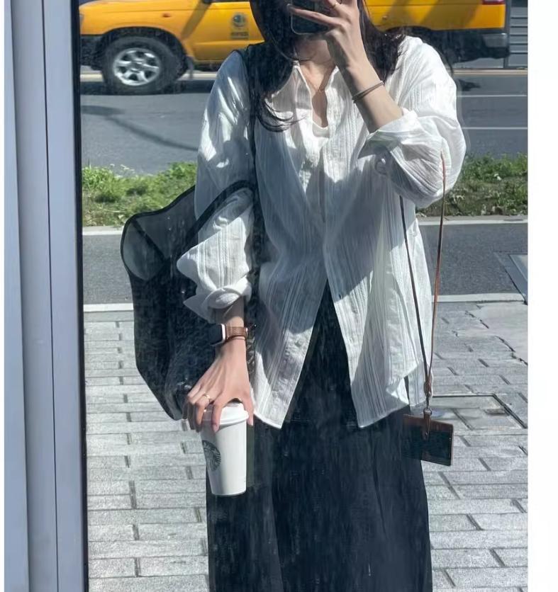 Áo sơ mi nữ sọc dọc jacquard phong cách Hàn Quốc, dáng rộng, chất liệu thoáng mát, phù hợp đi làm và dạo phố — màu trắng chi tiết 6