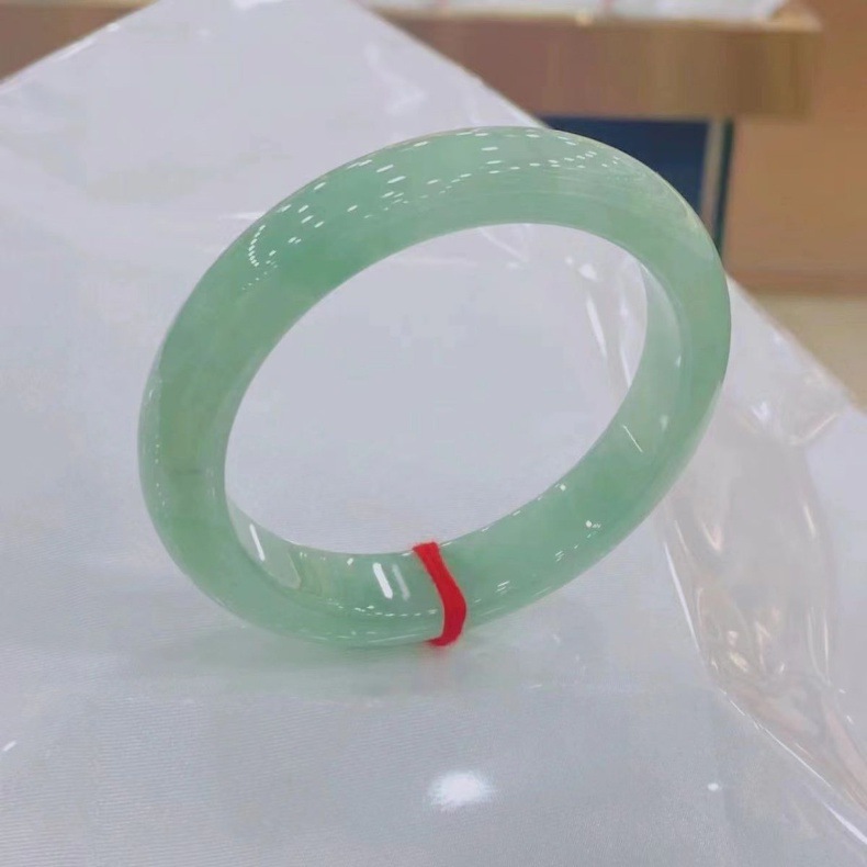 Vòng tay ngọc bích tự nhiên cấp A màu xanh lá cây băng đá – kiểu Hoàng gia chi tiết 1