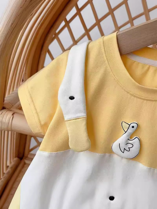 新生児の超萌満月の百日の半袖の服の夏服の赤ちゃんの薄いタイプのワンピースの服は乳幼児のお尻の服に登ります。|undefined