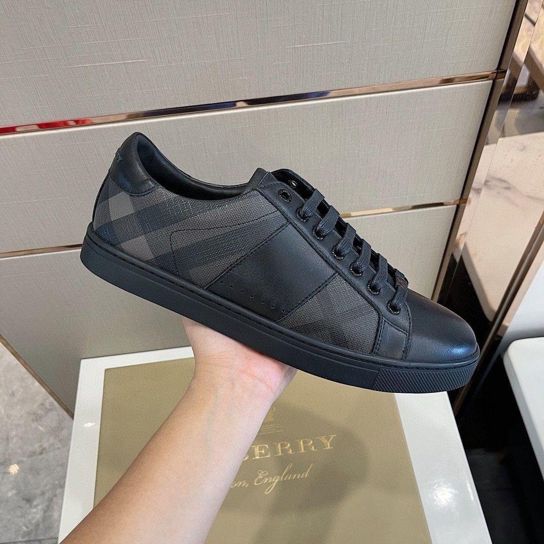 European versatile new men's shoes 2026, breathable niche sneakers, trendy sports shoes, low-top shoes, plaid light luxury