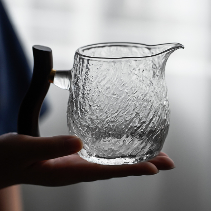 批發日式大容量高檔加厚分茶器功夫茶道茶具木把錘紋玻璃公道杯