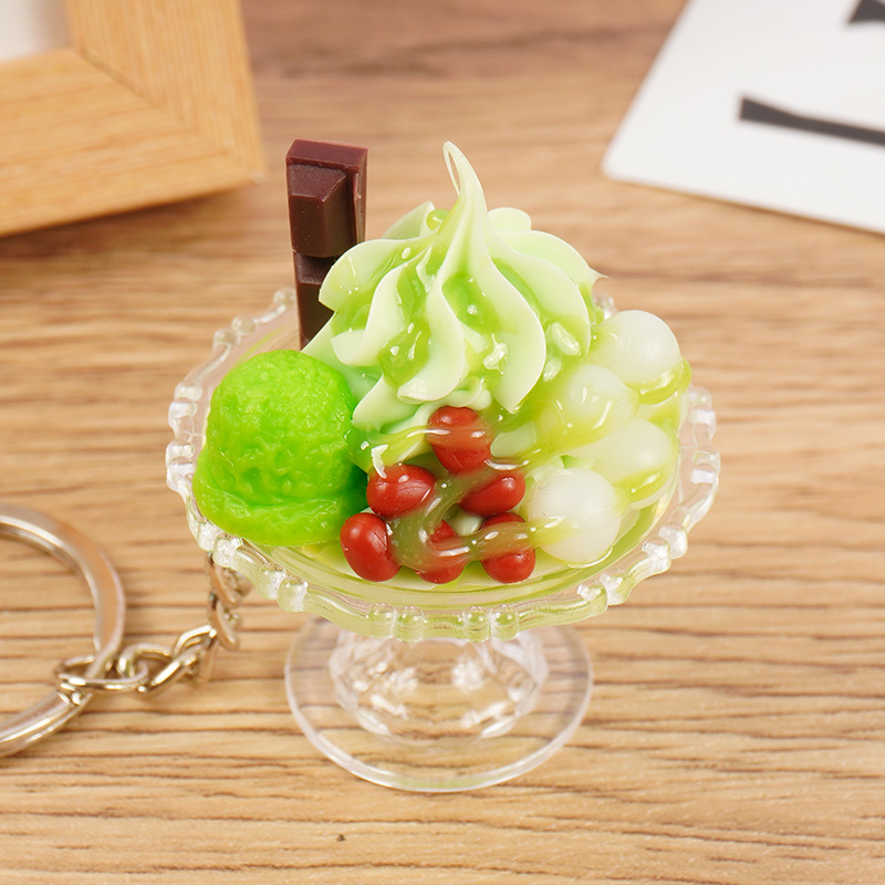 Lindo llavero de helado de simulación, divertido juego de comida hecha a mano, colgante de taza de hielo, colgante de bolsa de pareja de estudiantes de máquina de garras