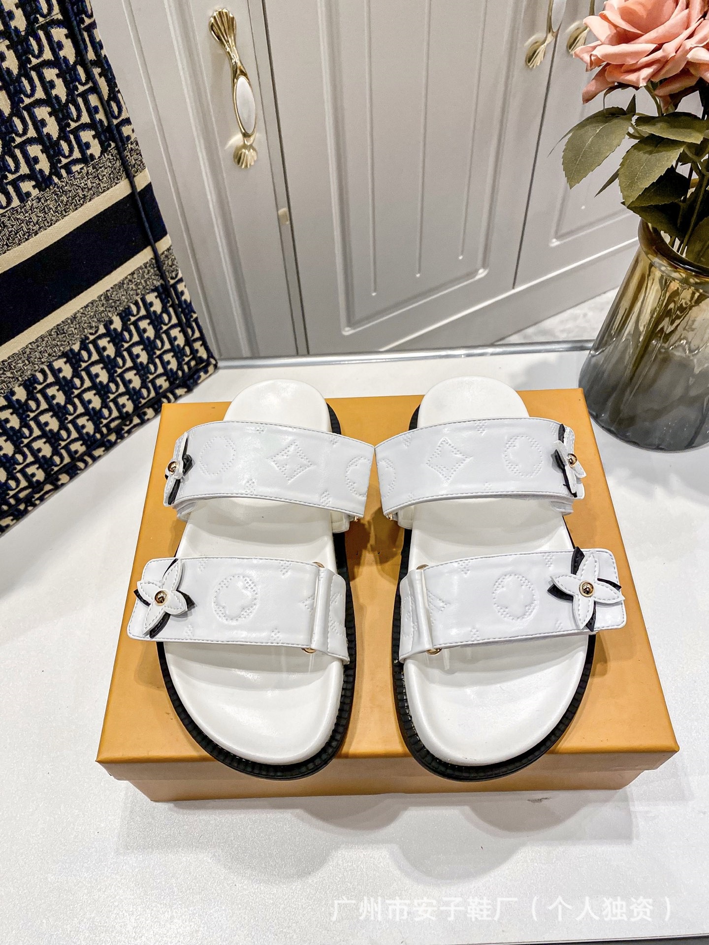 2024 nueva Europa, América, Oriente Medio, Nigeria, Singapur, Camboya, hebilla de cinturón de metal, velcro, zapatillas planas