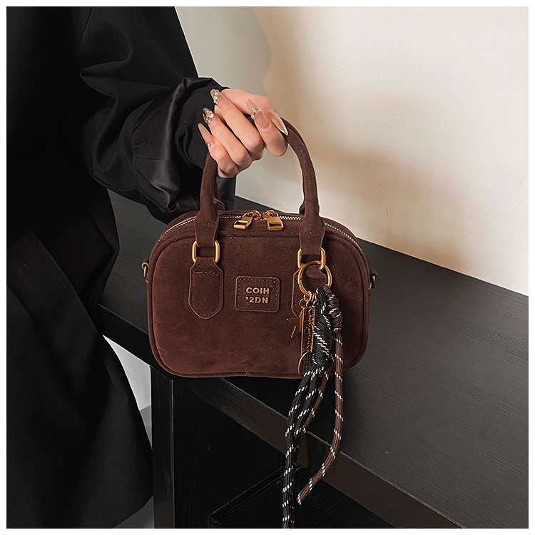 Transfronterizo texturas esmeriladas bolsas de terciopelo mujeres otoño y invierno 2024 nuevo bolso de mano nicho bolso de mujer diario versátil