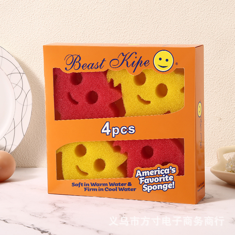 상자에 만화 박쥐 4개(노란색과 빨간색 각 2개)