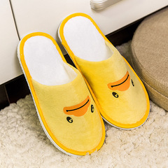 卸売りの使い捨ての子供のスリッパの小さい黄色のアヒルの滑り止めの厚い足のホテルの幼稚園の子供専用です。