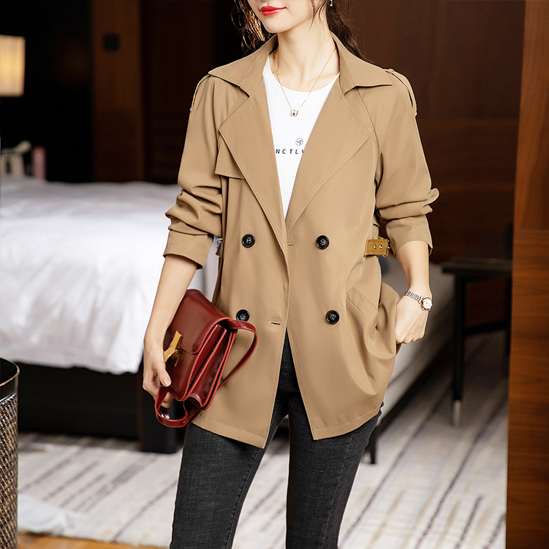 Trench coat 2022 Autumn new pattern mm Korean Edition Easy Sense of design Popular fashion leisure time jacket