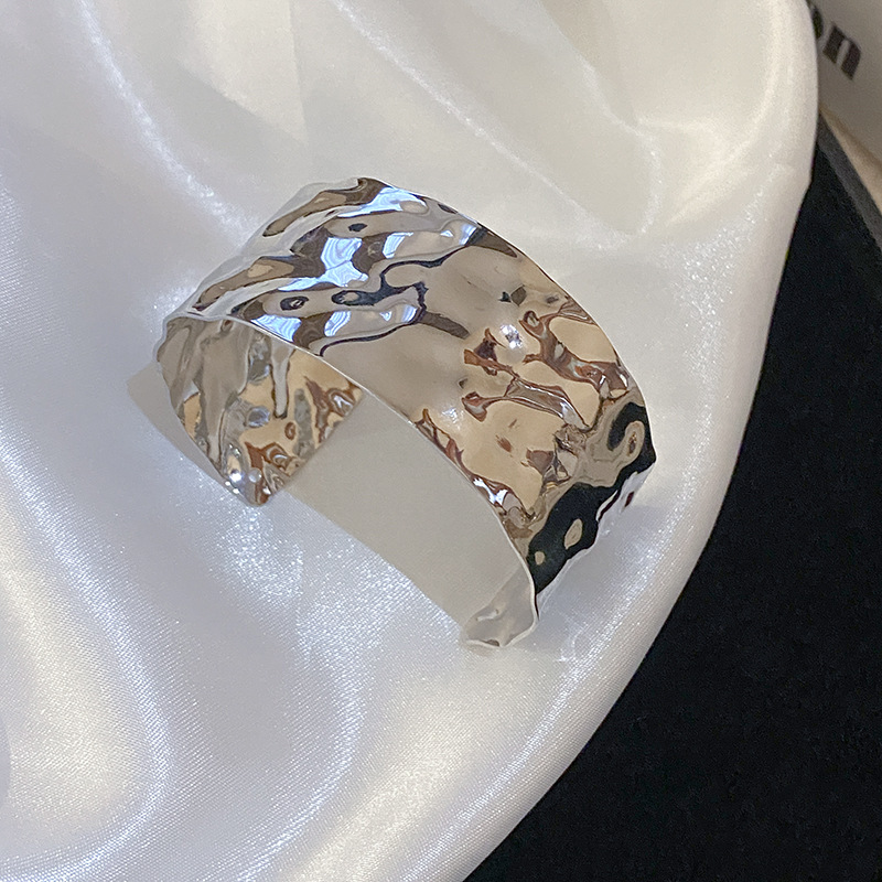 40g Weight 0.03µm Gold Plating Thickness Electroplating Gold Plating Process Copper Plated Plating Material Bangle Classification 1 Piece Quantity Party, Date Occasion Metal Material Geometric Pattern Women's Gender Elegant, Simple Style Style Plating Craft Elegant Simple Style Geometric Metal Plating Women's Bangle 17