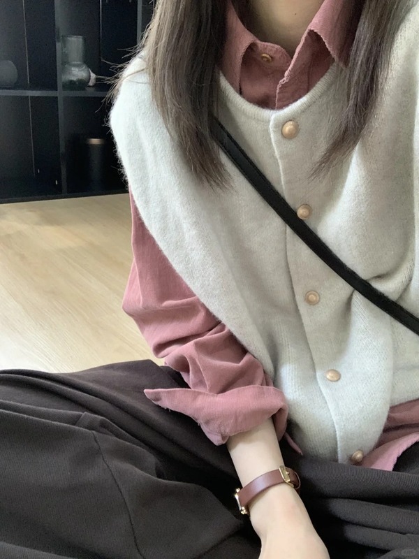 2025复古小金扣叠穿针织坎肩女秋季韩系外套开衫软糯宽松毛衣马甲|undefined