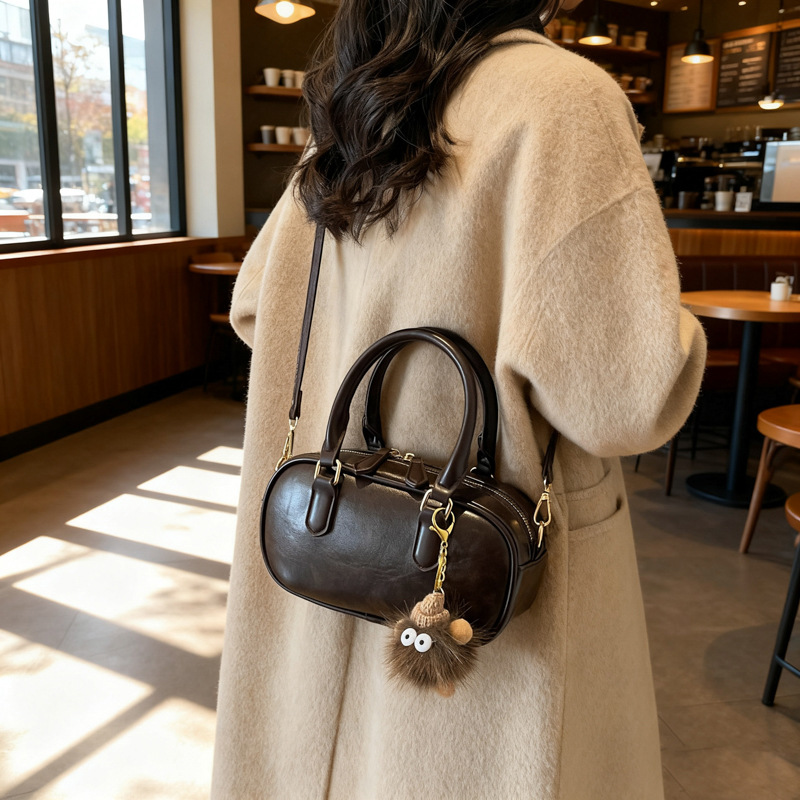 Alto sentido bolso de mano mujer otoño / invierno 2025 nuevo nicho retro bolso de hombro de moda mochila de viaje